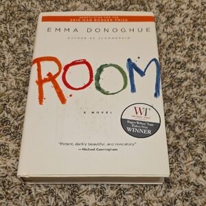 'Room' Novel - Multicolor Cover